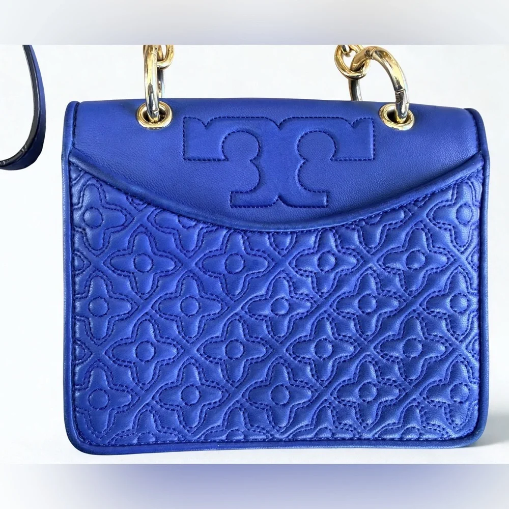🔥 Tory Burch Fleming Small Quilted Floral Shoulder Bag - Royal Blue/Gold - Picture 2 of 8